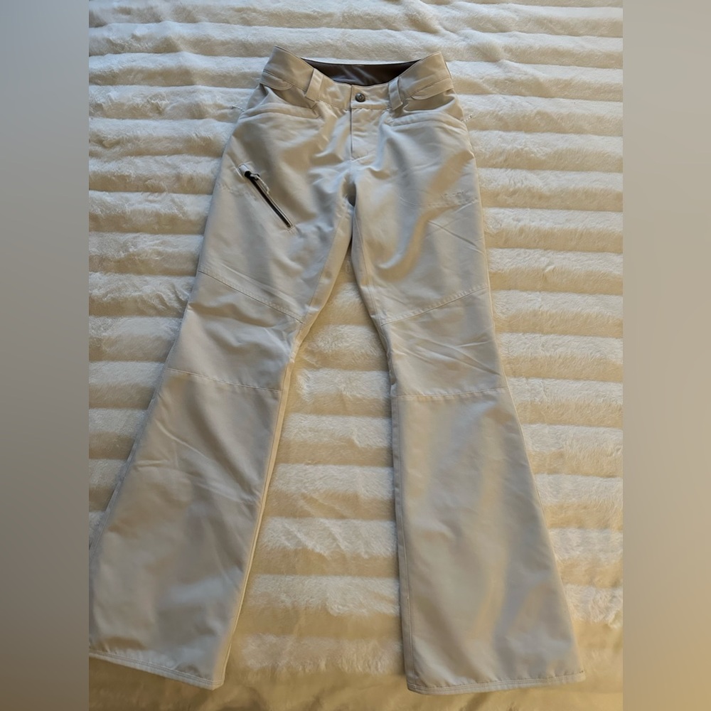 Volcom women’s ski pants size XS.  Fits like a size 2.